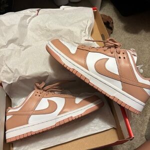 Women's Nike low Dunks Size 7 White/Rose Whisper